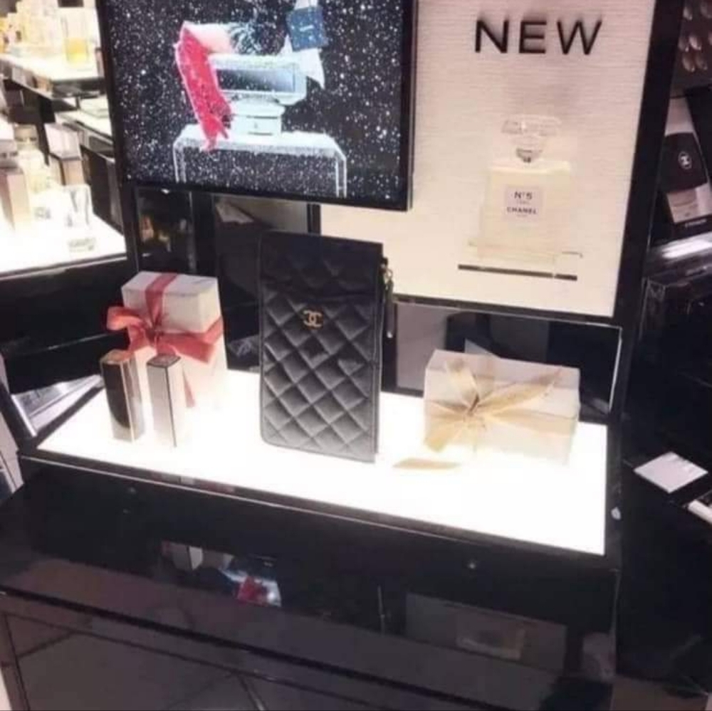 Chanel card holder VIP gift from Chanel Make Up